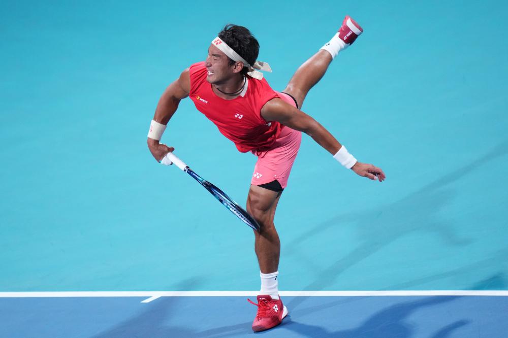 跟队：梅西仍在治疗左腿内收肌伤势，很可能会缺席本周末比赛.